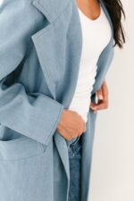 ⁦Light denim - black button⁩ - الصورة ⁦4⁩