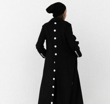 Buttoned coat