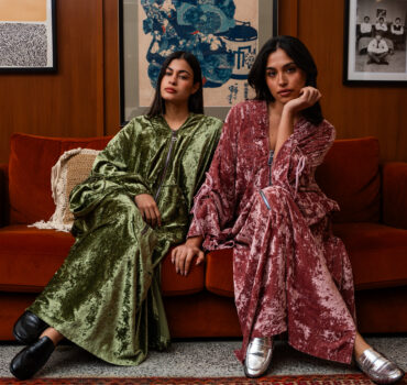 Velvet Zipper التسليم خلال ٣ ايام من تاريخ الطلب