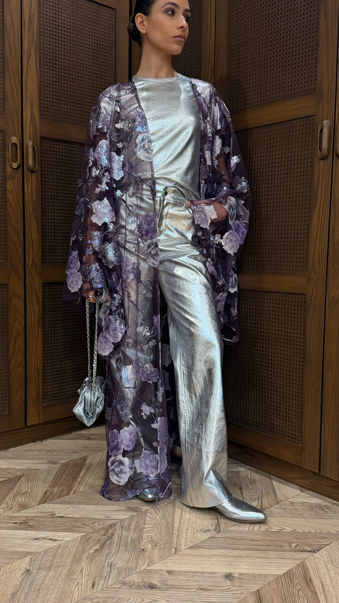 d663ea12-bfbb-4558-a9b4-93b577f0d541 2 Sequins Bisht - الصورة 1