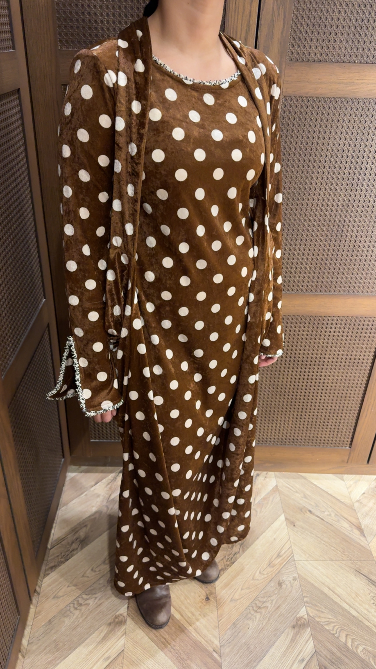 CjQKMFNuYXBjaGF0LzEzLjM3LjAuNDYgKGlQaG9uZTE2LDI7IGlPUyAyNi4yOyBnemlwKSAC Polka Señora - الصورة 1